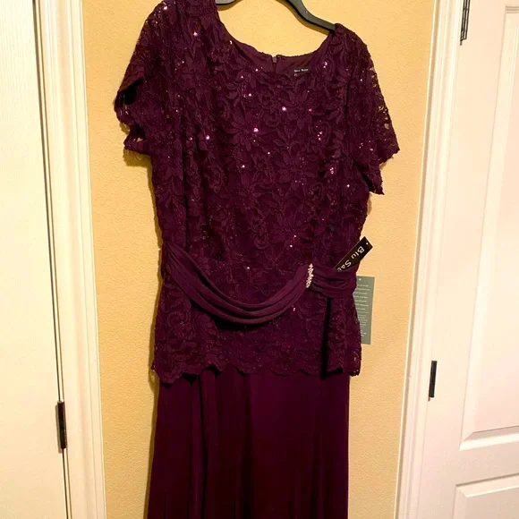 Formal plus size gown - Picture 1 of 1
